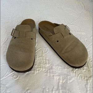 Women's Betsy Clog Mule Flats - Universal Thread - Taupe 9.5